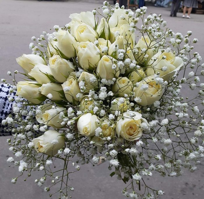 Букет невесты из кустовой розы и гипсофилы 1700 р