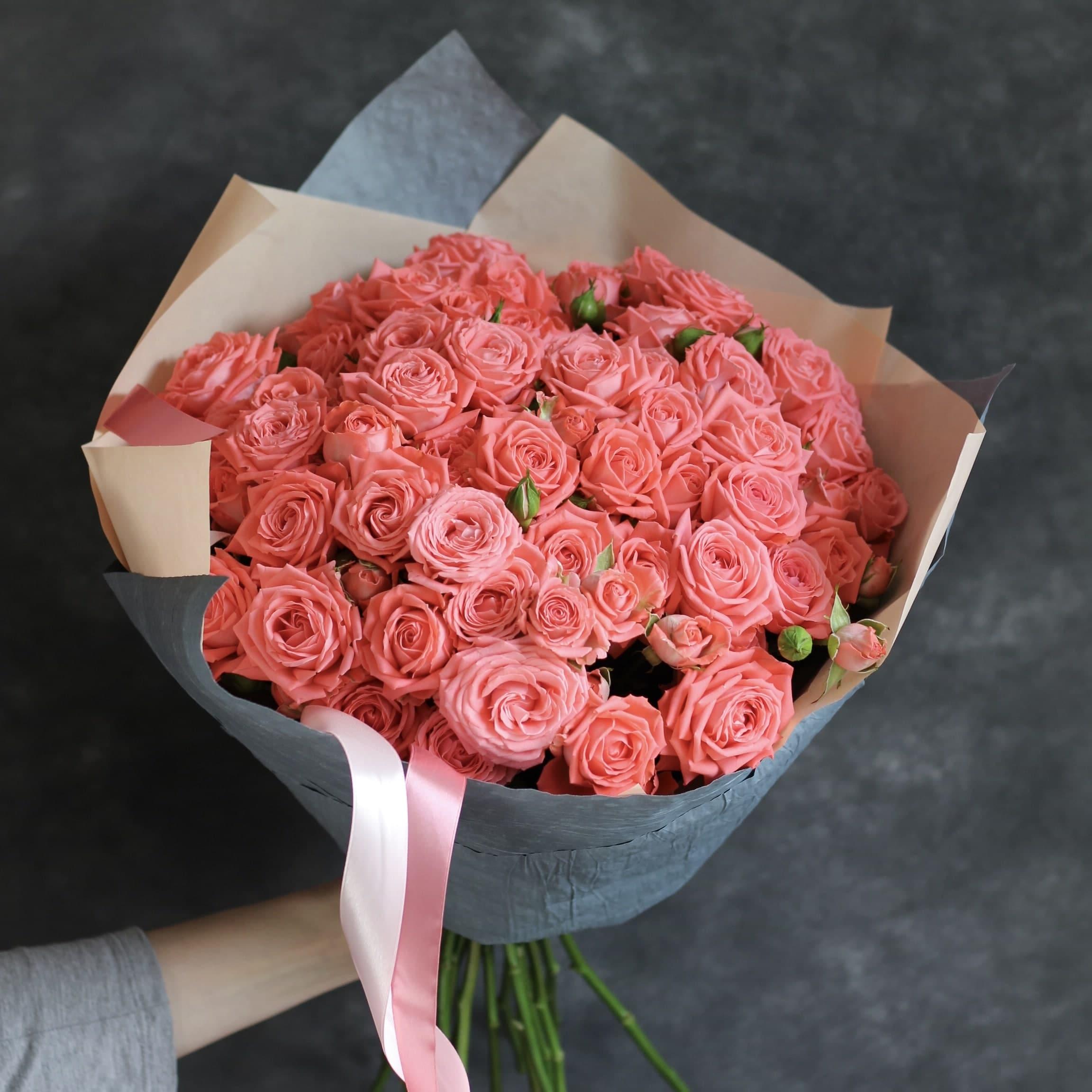 Букет из кустовых роз купить. Букет из 25 кустовых роз. Кустовые розы Монобукет.